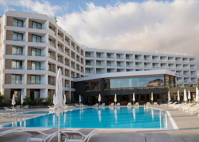 Mynd Adeje 4*